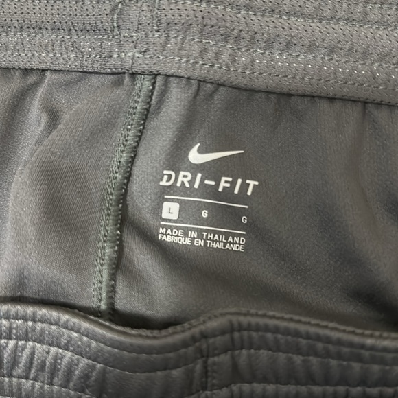 Official Nike Chelsea Football Club grey alternate shorts men’s large - Picture 4 of 4